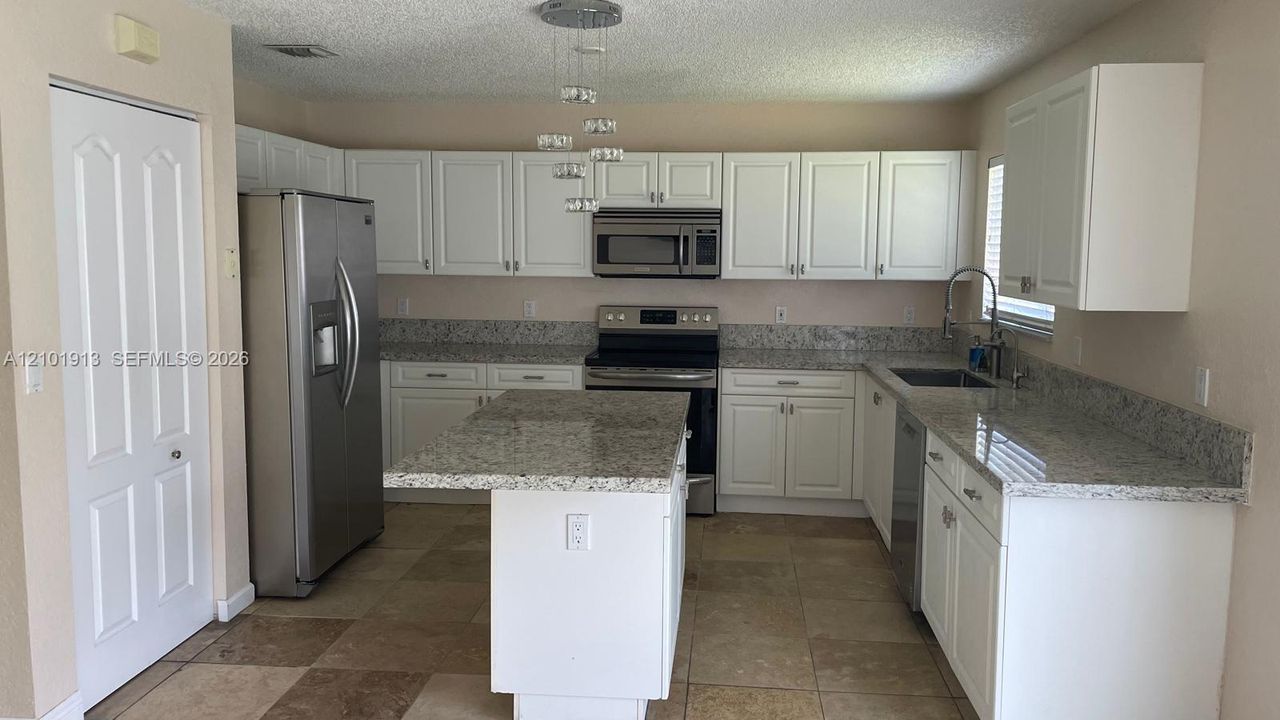 For Rent: $3,750 (4 beds, 2 baths, 2530 Square Feet)