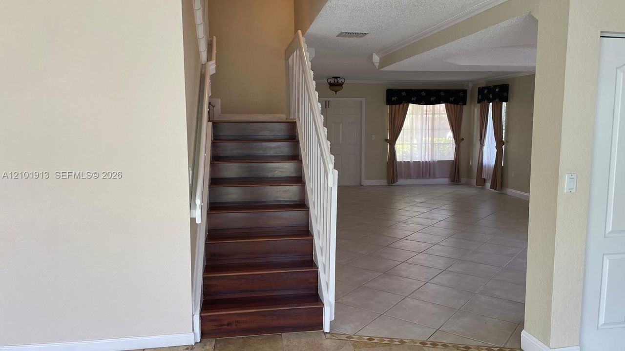 For Rent: $3,750 (4 beds, 2 baths, 2530 Square Feet)