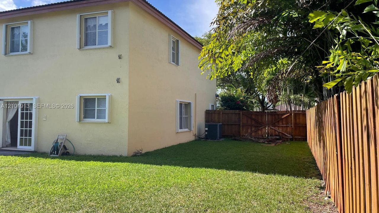 For Rent: $3,750 (4 beds, 2 baths, 2530 Square Feet)