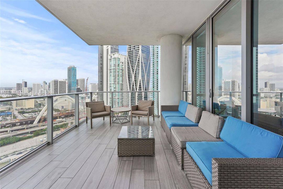 For Rent: $10,500 (3 beds, 4 baths, 2204 Square Feet)