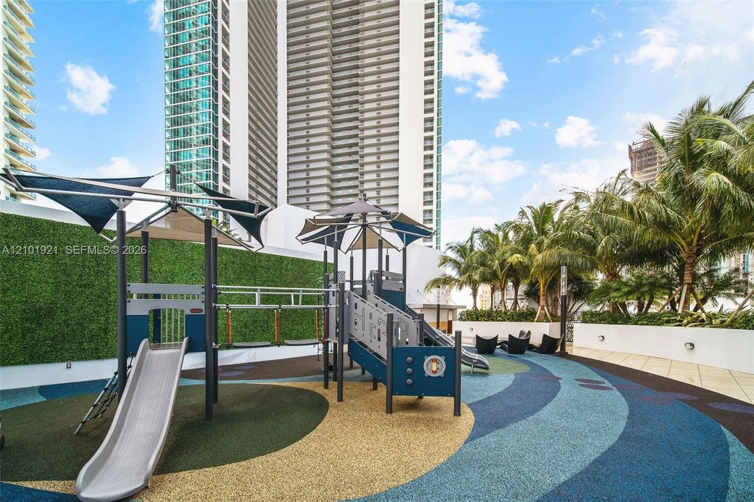 For Rent: $10,500 (3 beds, 4 baths, 2204 Square Feet)