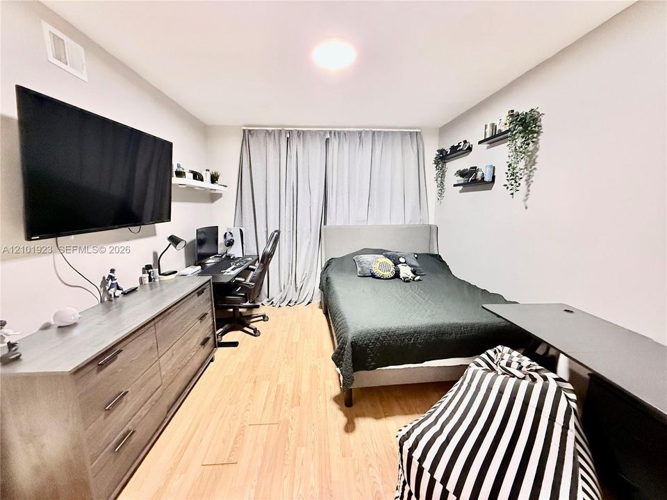 В аренду: $2,000 (2 спален, 2 ванн, 1025 Квадратных фут)
