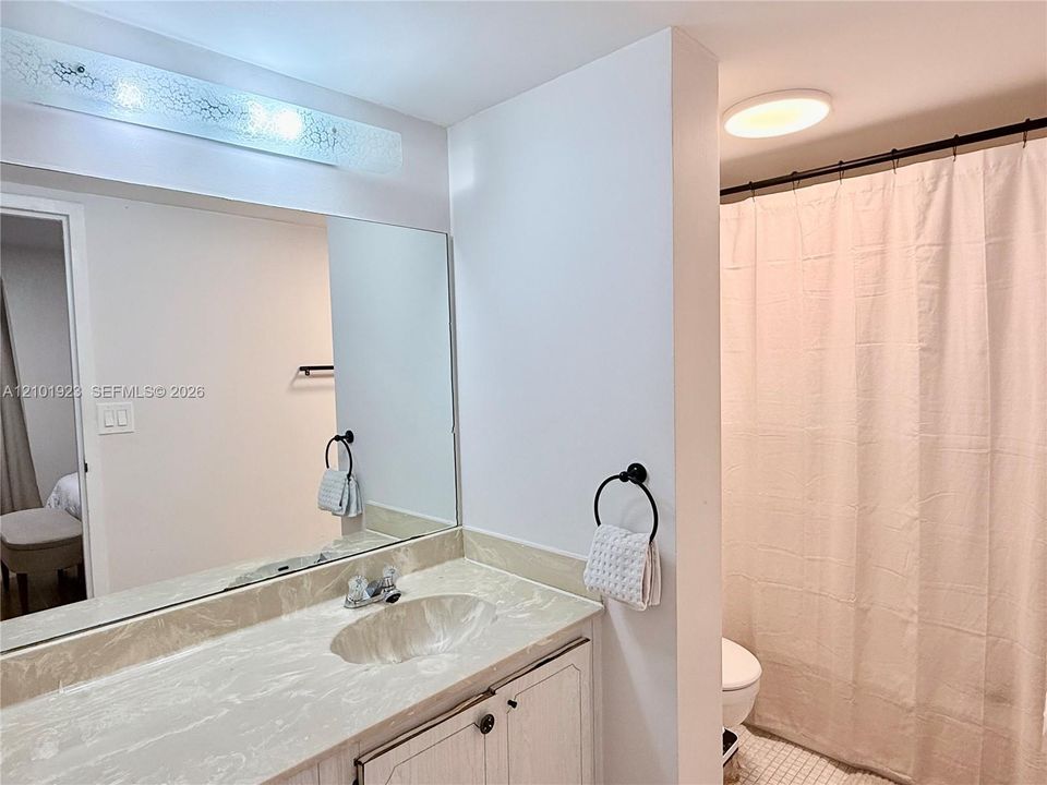В аренду: $2,000 (2 спален, 2 ванн, 1025 Квадратных фут)