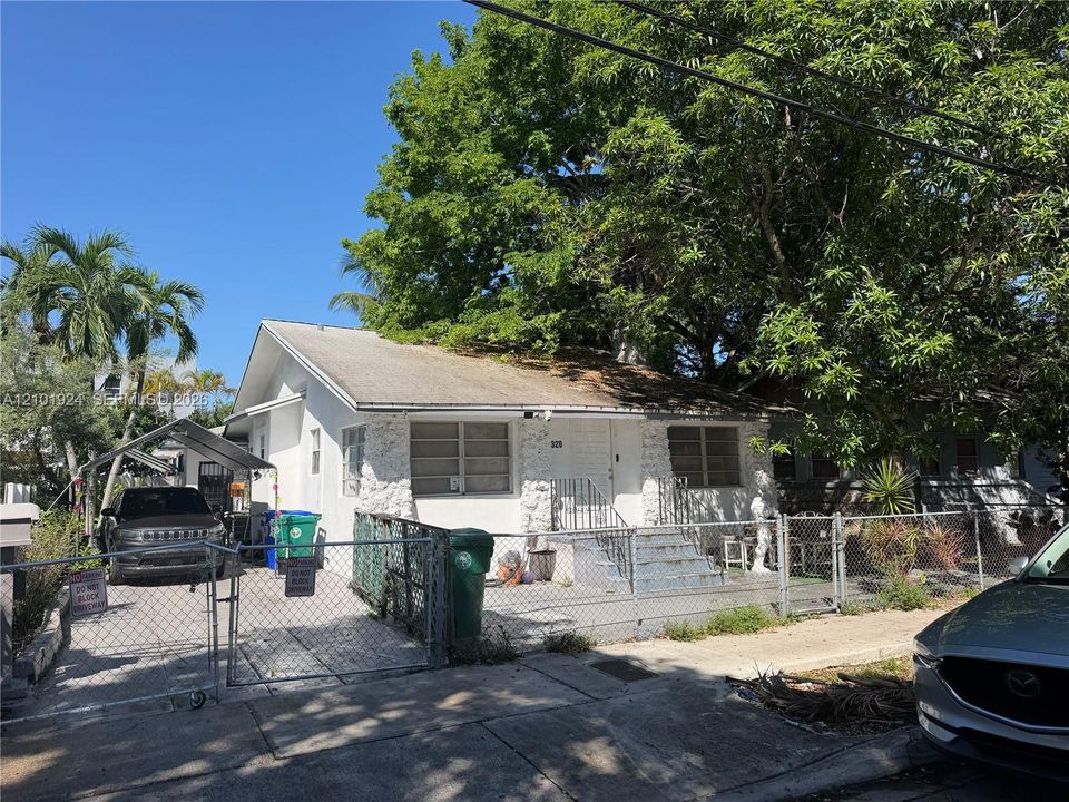 En Venta: $680,000 (3 camas, 2 baños, 2119 Pies cuadrados)