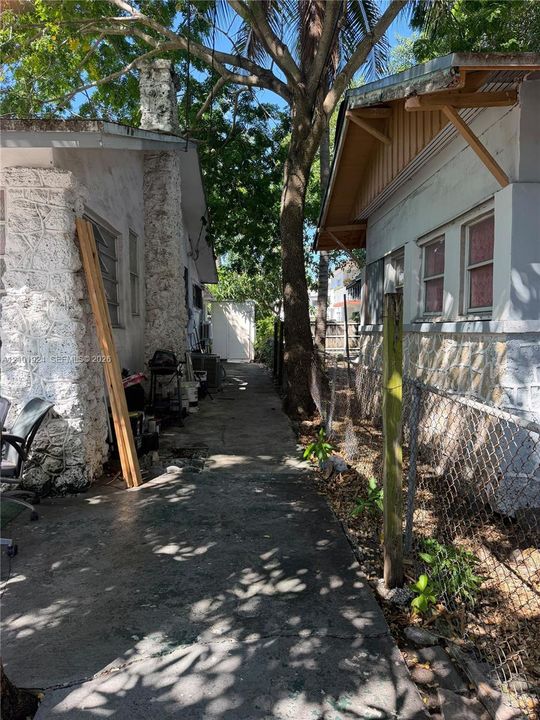 En Venta: $680,000 (3 camas, 2 baños, 2119 Pies cuadrados)