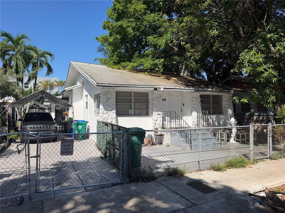 En Venta: $680,000 (3 camas, 2 baños, 2119 Pies cuadrados)