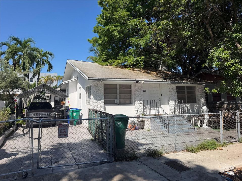 En Venta: $680,000 (3 camas, 2 baños, 2119 Pies cuadrados)