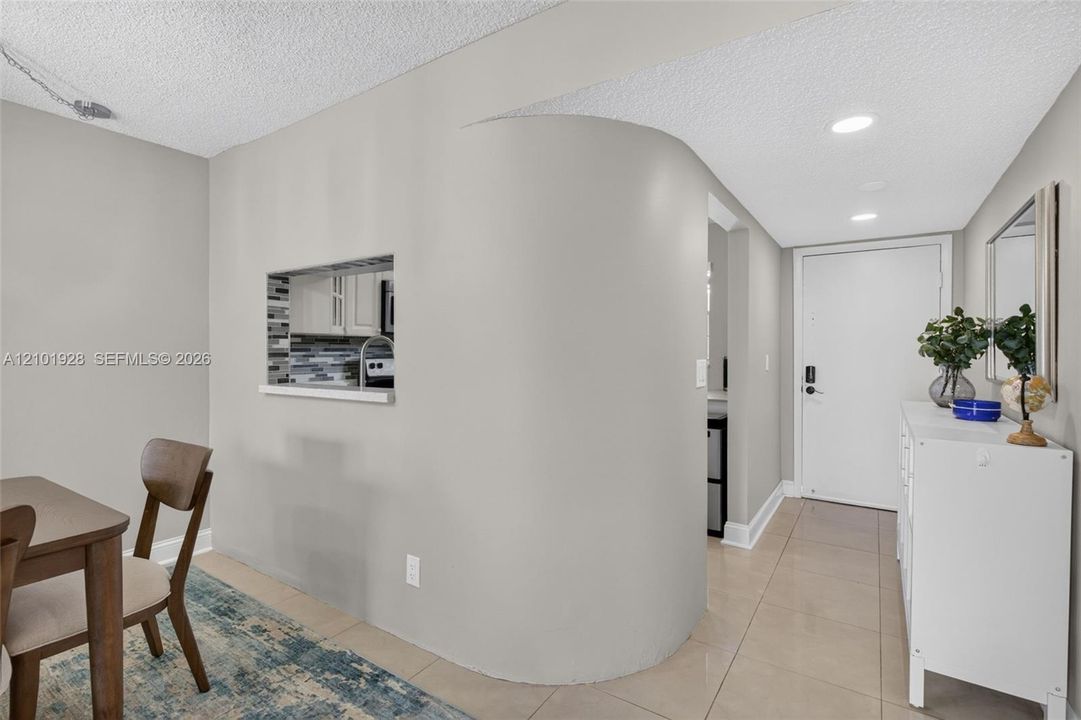 En Venta: $220,000 (2 camas, 2 baños, 1074 Pies cuadrados)