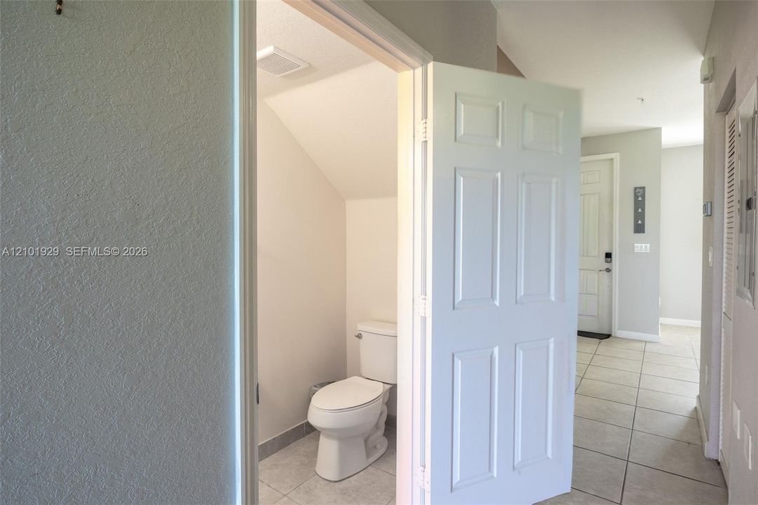 В аренду: $1,900 (2 спален, 2 ванн, 1290 Квадратных фут)