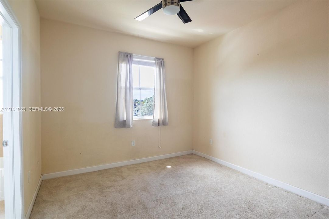 В аренду: $1,900 (2 спален, 2 ванн, 1290 Квадратных фут)