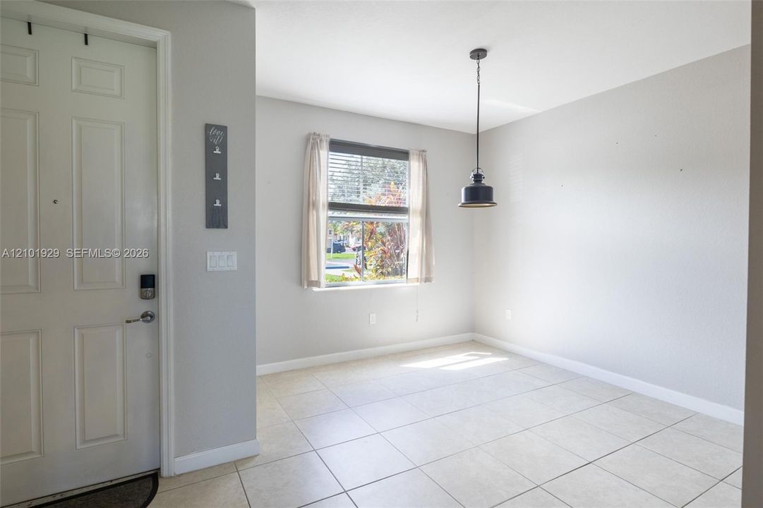 В аренду: $1,900 (2 спален, 2 ванн, 1290 Квадратных фут)
