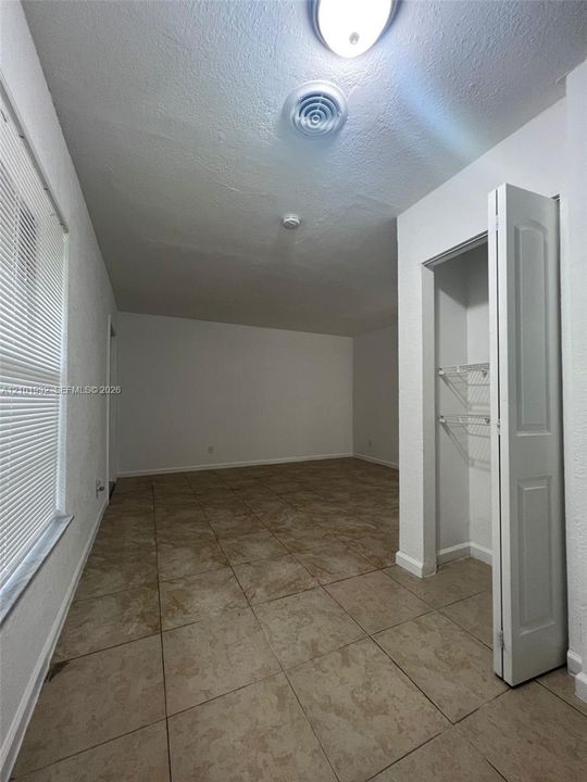 В аренду: $1,800 (2 спален, 1 ванн, 2286 Квадратных фут)