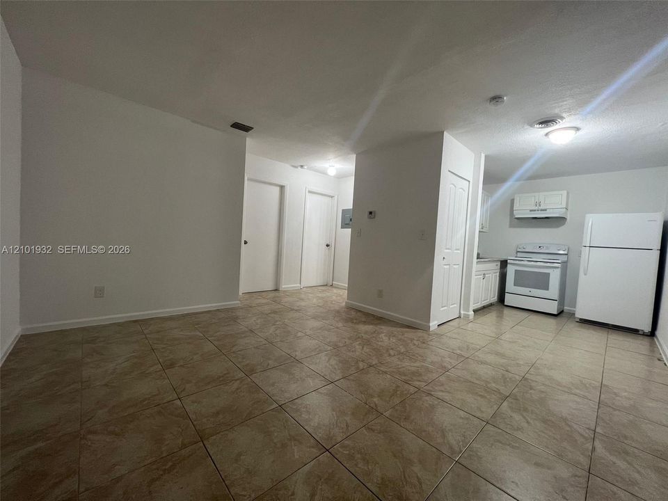 В аренду: $1,800 (2 спален, 1 ванн, 2286 Квадратных фут)