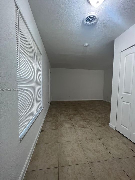 В аренду: $1,800 (2 спален, 1 ванн, 2286 Квадратных фут)