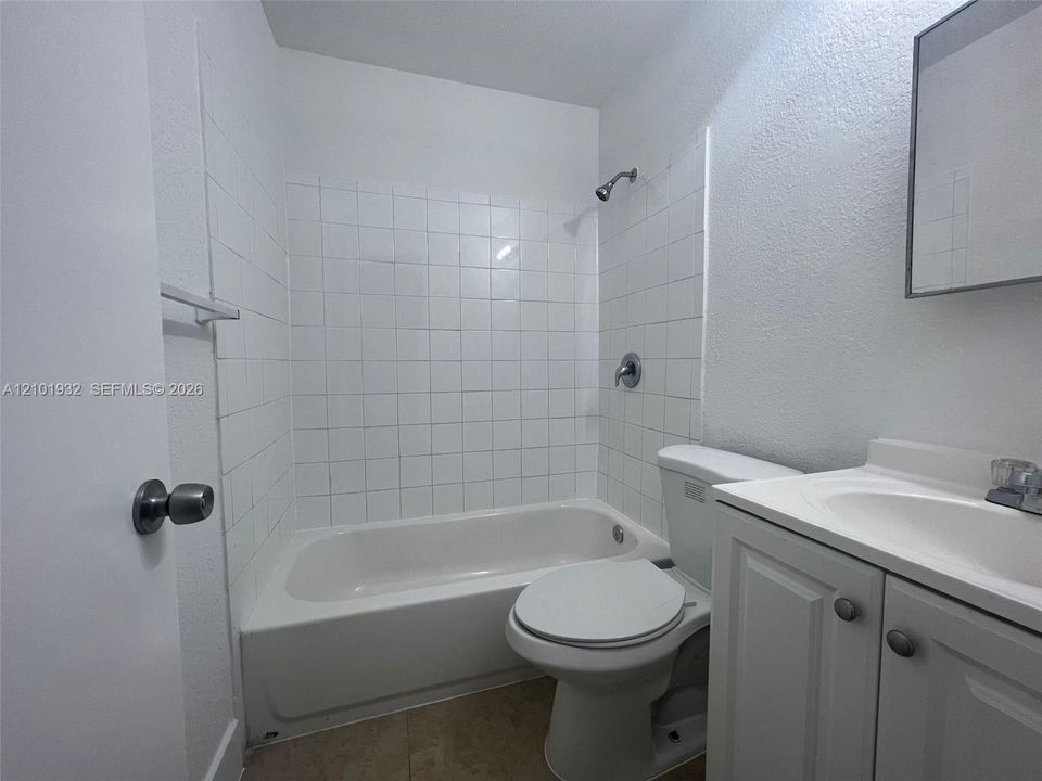 В аренду: $1,800 (2 спален, 1 ванн, 2286 Квадратных фут)