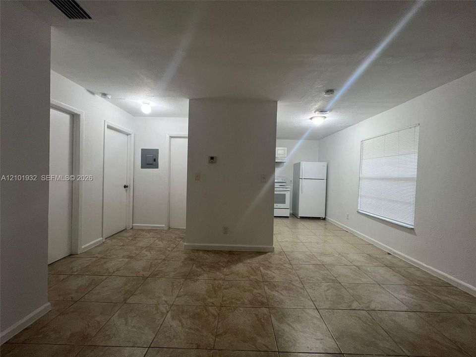 В аренду: $1,800 (2 спален, 1 ванн, 2286 Квадратных фут)