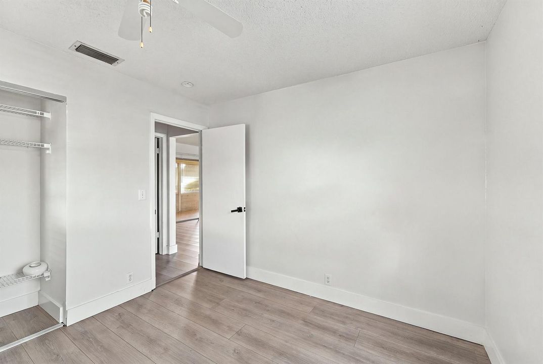 13_bedroom