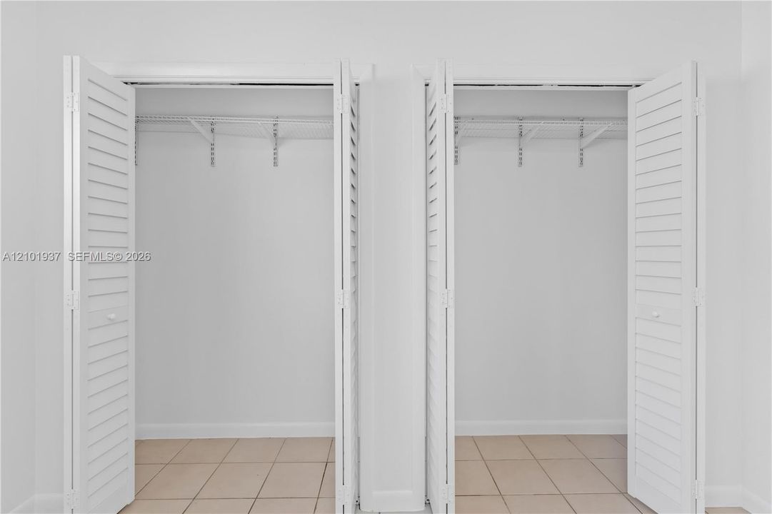 For Rent: $2,700 (2 beds, 1 baths, 992 Square Feet)