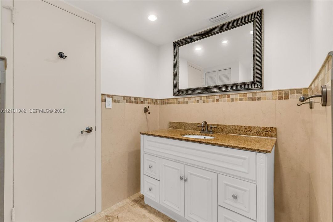 На продажу: $139,000 (1 спален, 1 ванн, 921 Квадратных фут)