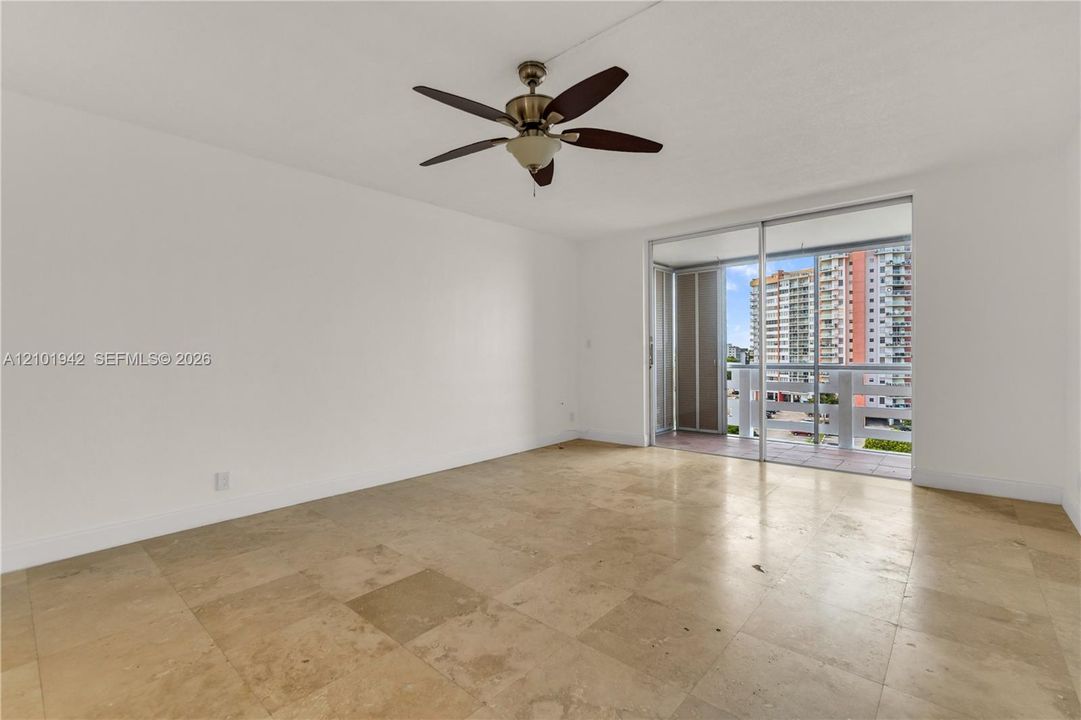 На продажу: $139,000 (1 спален, 1 ванн, 921 Квадратных фут)