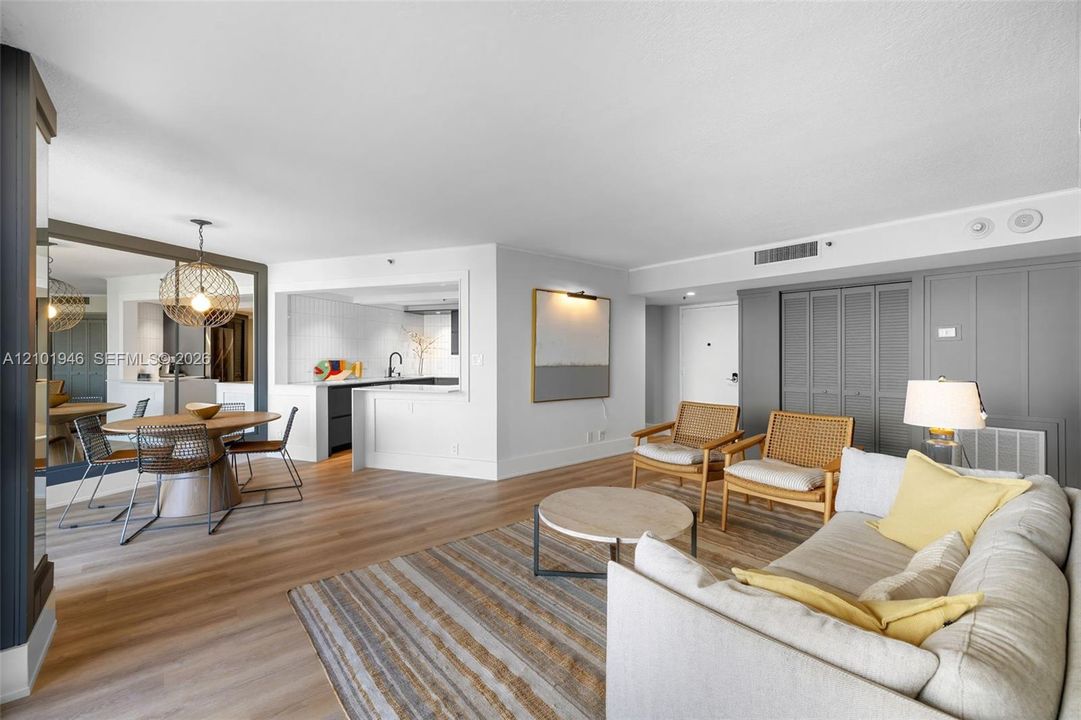 For Sale: $425,000 (1 beds, 1 baths, 960 Square Feet)