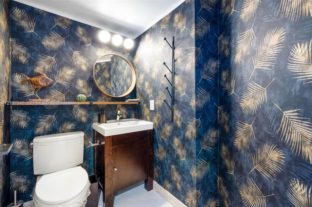 For Sale: $425,000 (1 beds, 1 baths, 960 Square Feet)