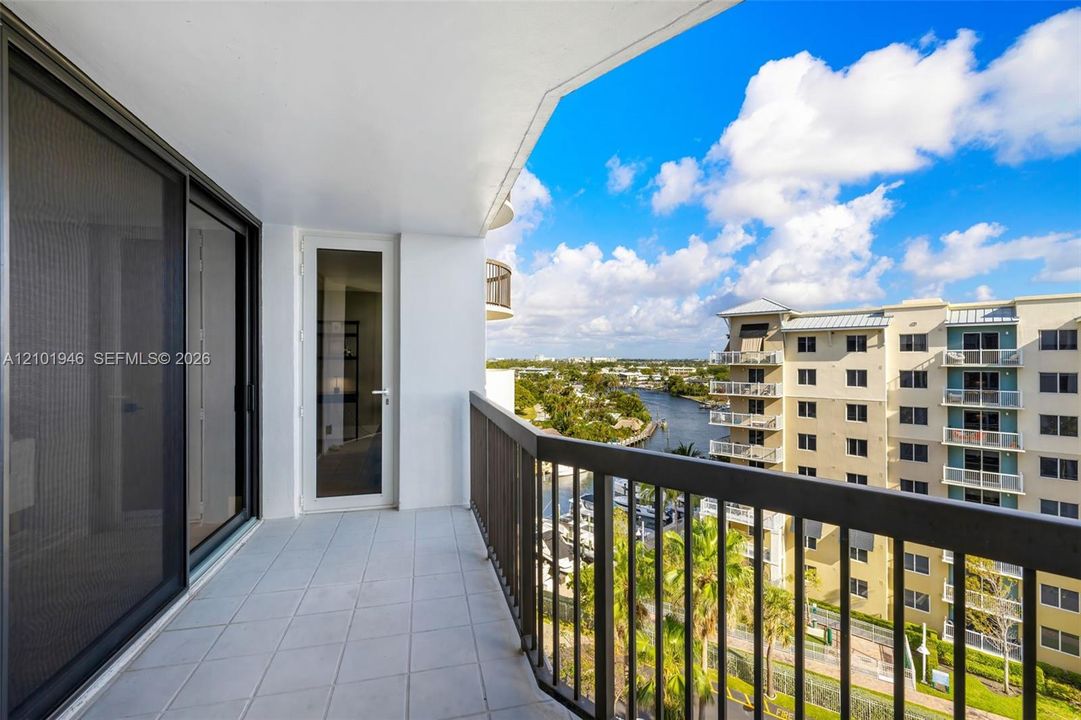 For Sale: $425,000 (1 beds, 1 baths, 960 Square Feet)
