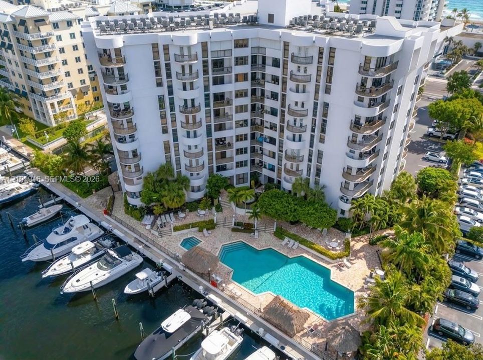 For Sale: $425,000 (1 beds, 1 baths, 960 Square Feet)
