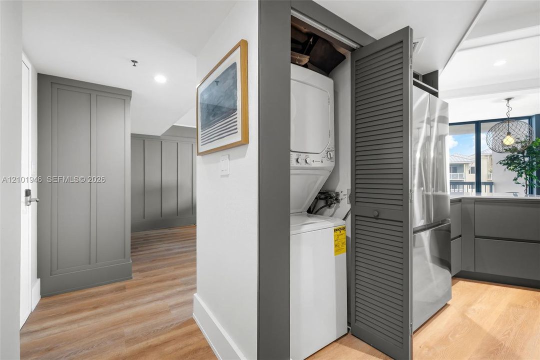 For Sale: $425,000 (1 beds, 1 baths, 960 Square Feet)