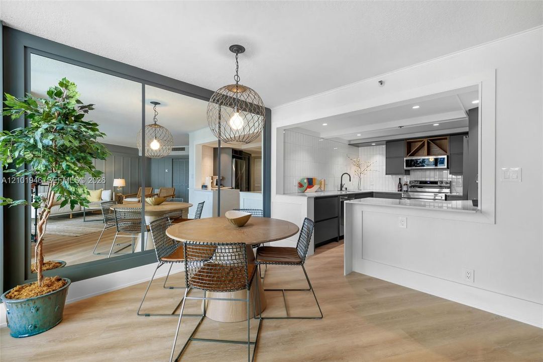 For Sale: $425,000 (1 beds, 1 baths, 960 Square Feet)