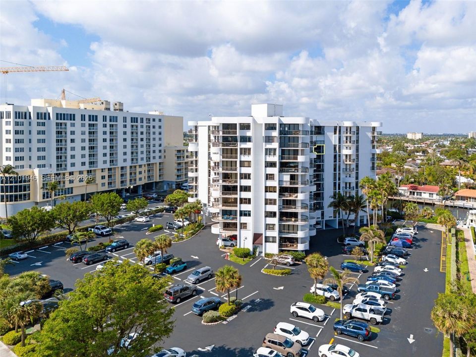 For Sale: $425,000 (1 beds, 1 baths, 960 Square Feet)