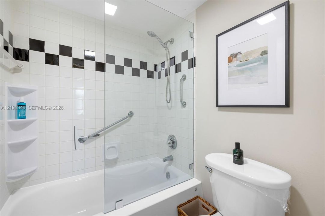For Sale: $425,000 (1 beds, 1 baths, 960 Square Feet)