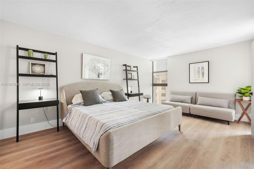 For Sale: $425,000 (1 beds, 1 baths, 960 Square Feet)