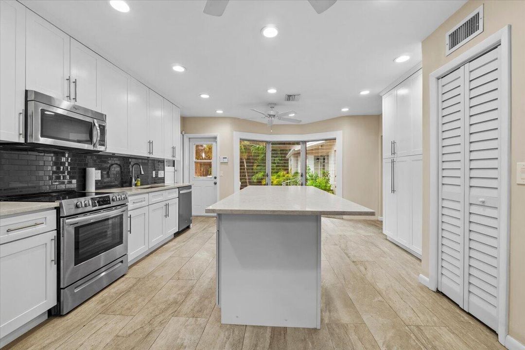 2337 sw 20th kitchen appliances