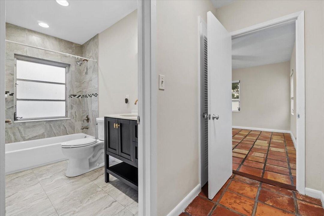 2337 sw 20th bathroom