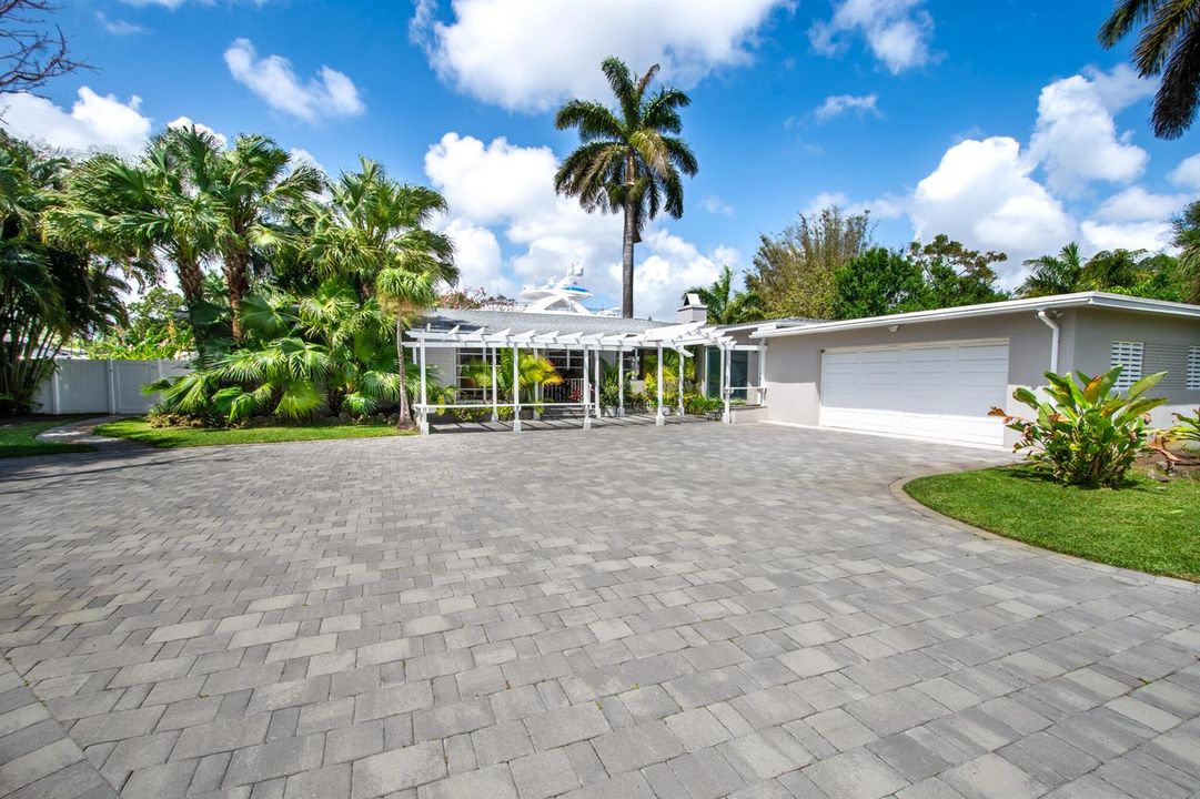 2337 SW 27th front drive garage