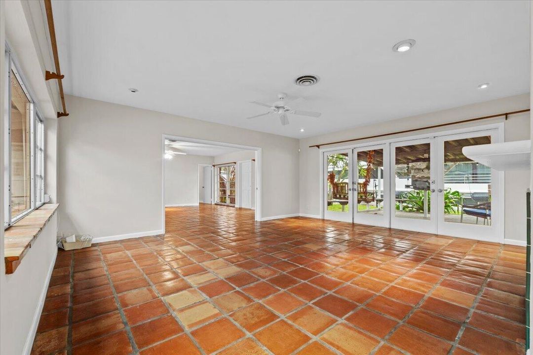 2337 sw 20th living dining area