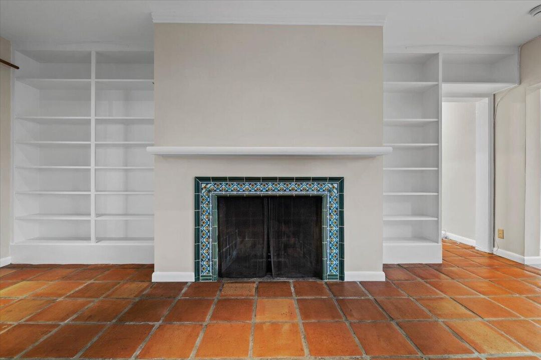 2337 sw 20th fireplace close up