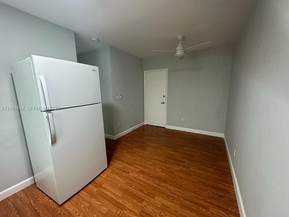 В аренду: $1,650 (0 спален, 1 ванн, 430 Квадратных фут)