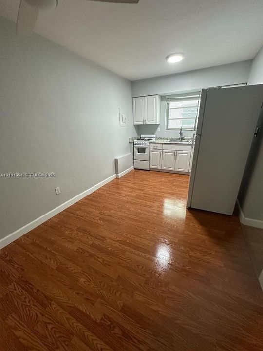 В аренду: $1,650 (0 спален, 1 ванн, 430 Квадратных фут)