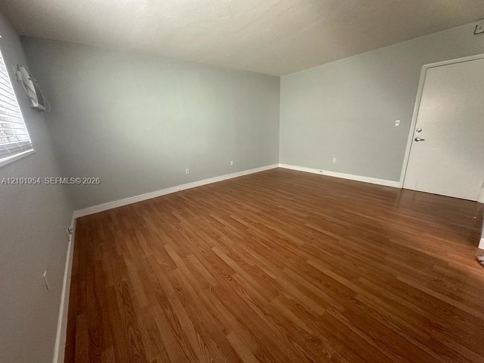 В аренду: $1,650 (0 спален, 1 ванн, 430 Квадратных фут)