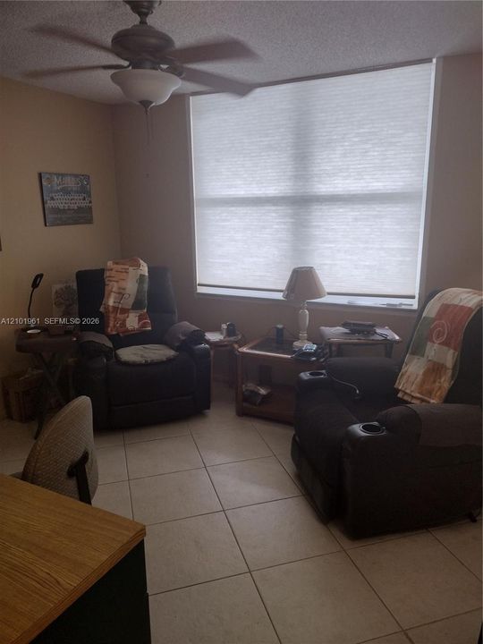 En Venta: $152,900 (2 camas, 2 baños, 1000 Pies cuadrados)