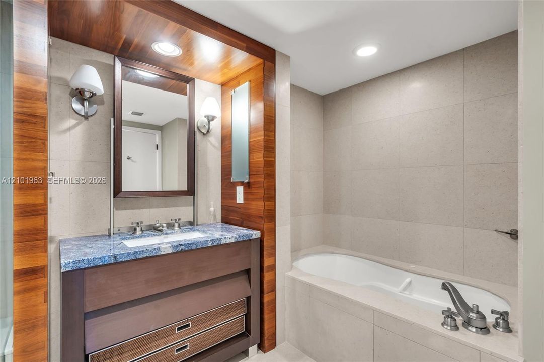 В аренду: $8,500 (2 спален, 2 ванн, 1103 Квадратных фут)