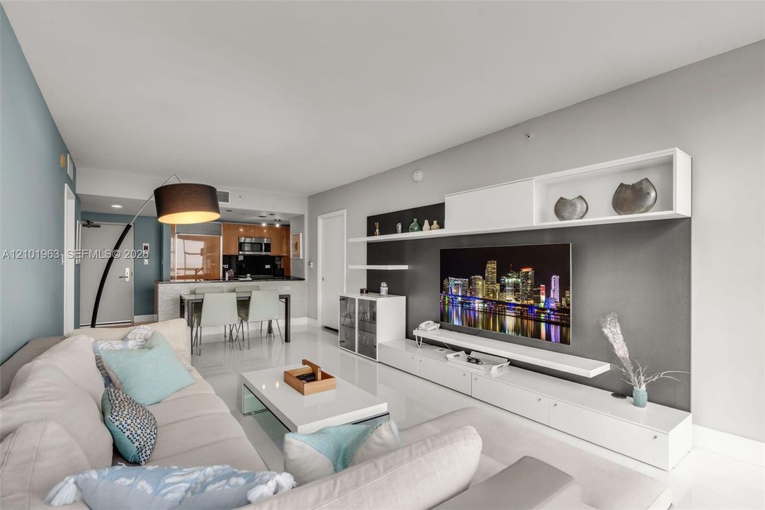 В аренду: $8,500 (2 спален, 2 ванн, 1103 Квадратных фут)