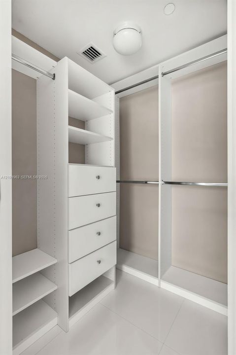 В аренду: $8,500 (2 спален, 2 ванн, 1103 Квадратных фут)
