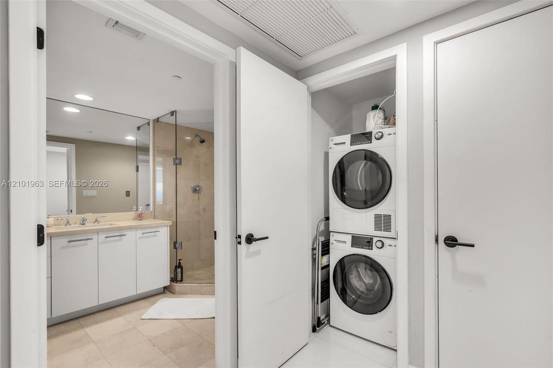 В аренду: $8,500 (2 спален, 2 ванн, 1103 Квадратных фут)