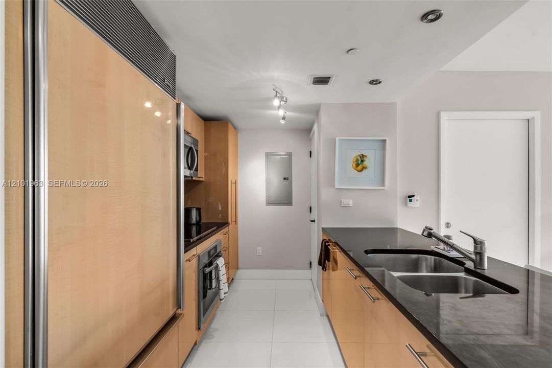 В аренду: $8,500 (2 спален, 2 ванн, 1103 Квадратных фут)