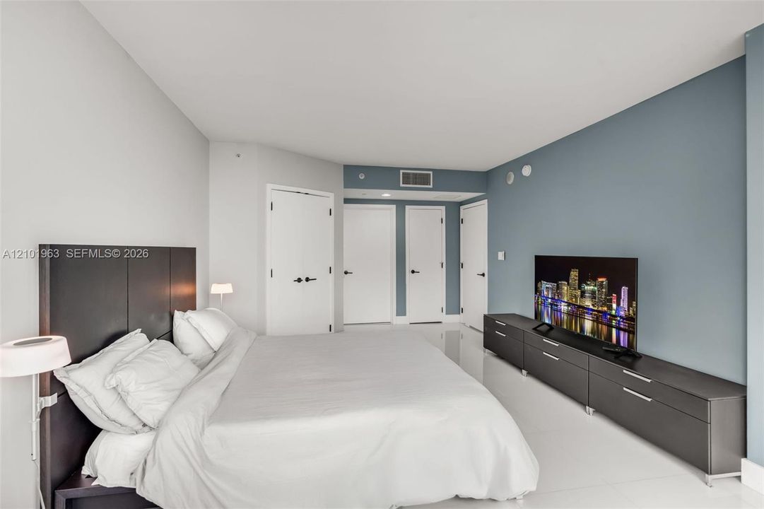 В аренду: $8,500 (2 спален, 2 ванн, 1103 Квадратных фут)