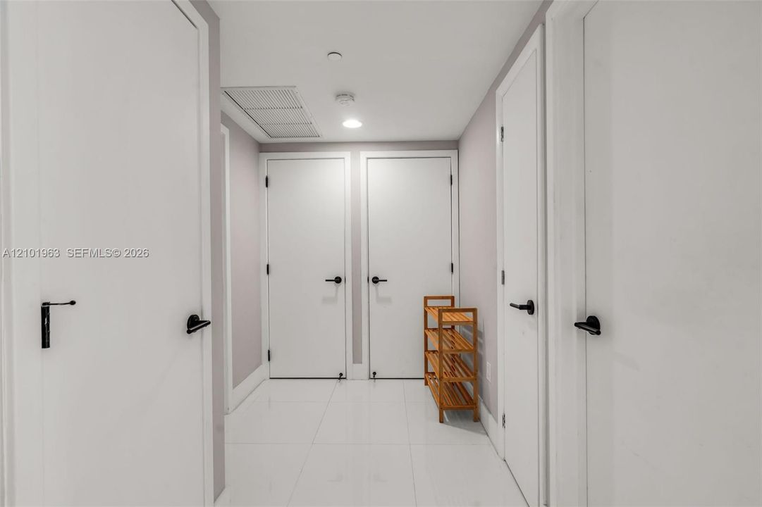 В аренду: $8,500 (2 спален, 2 ванн, 1103 Квадратных фут)