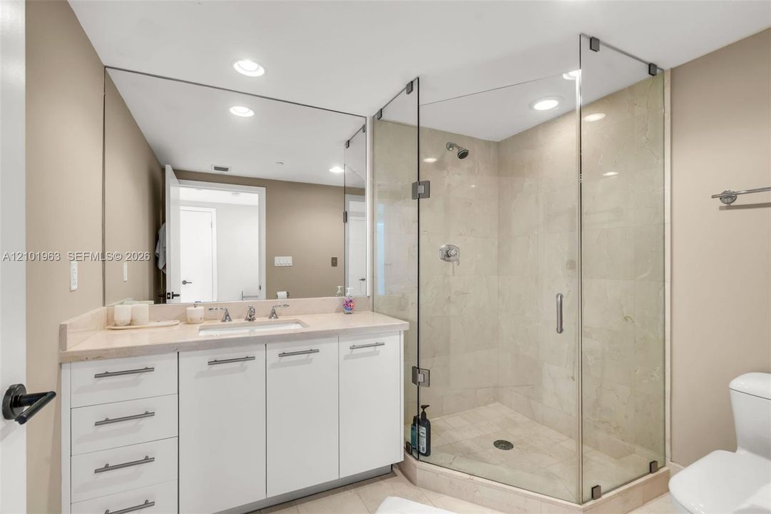 В аренду: $8,500 (2 спален, 2 ванн, 1103 Квадратных фут)